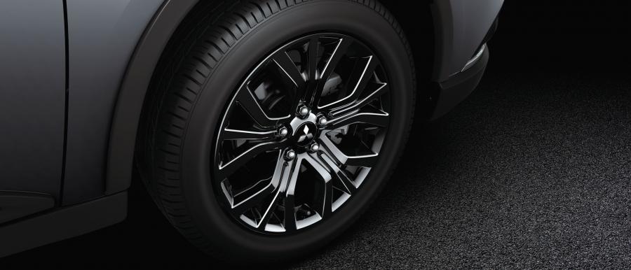 Колеса Mitsubishi Outlander Black Edition 2018 года  (JP) (фото 16 из 18)